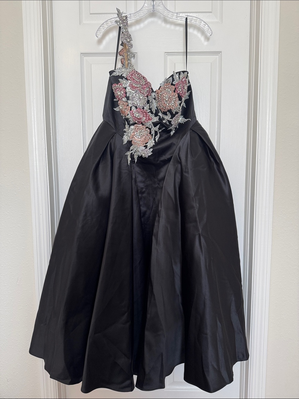 Mac Duggal 11955 Black Satin One-Shoulder Midi Dress with Beaded Flowers Size 10 - Picture 4 of 11